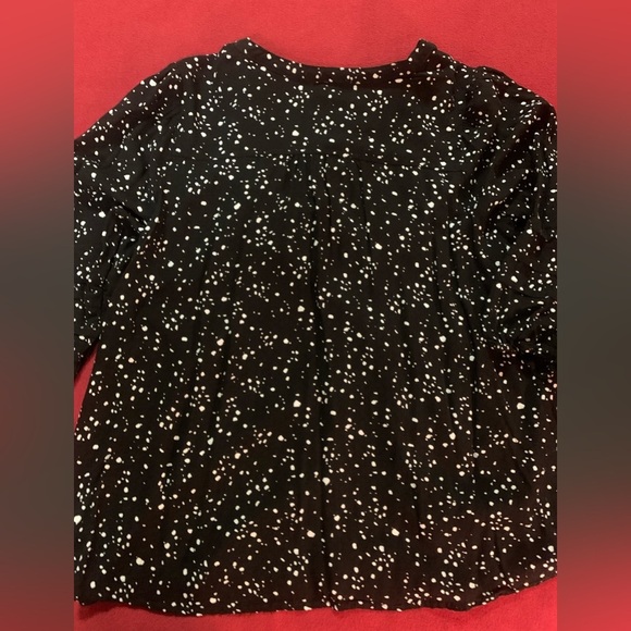 Terra & Sky Women's Plus Size Pintuck Woven Printed Quarter Sleeve V-Neck Blouse - Picture 7 of 11